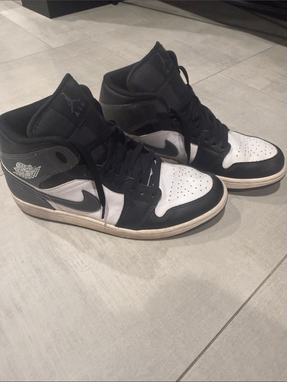 Men’s Size 10 Nike Air Jordan 1 Mid SE Shoes Sneakers
